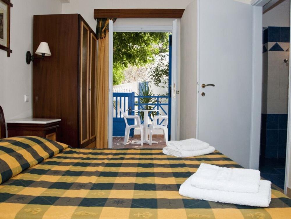 Karidis Hotel Kamári Exteriör bild