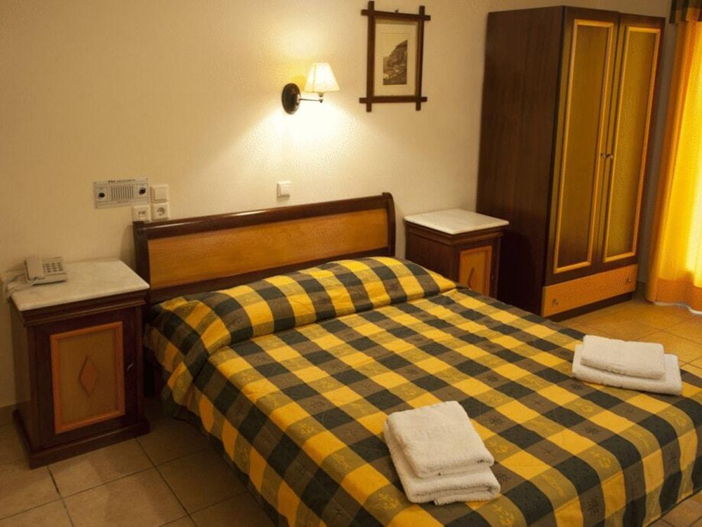 Karidis Hotel Kamári Exteriör bild
