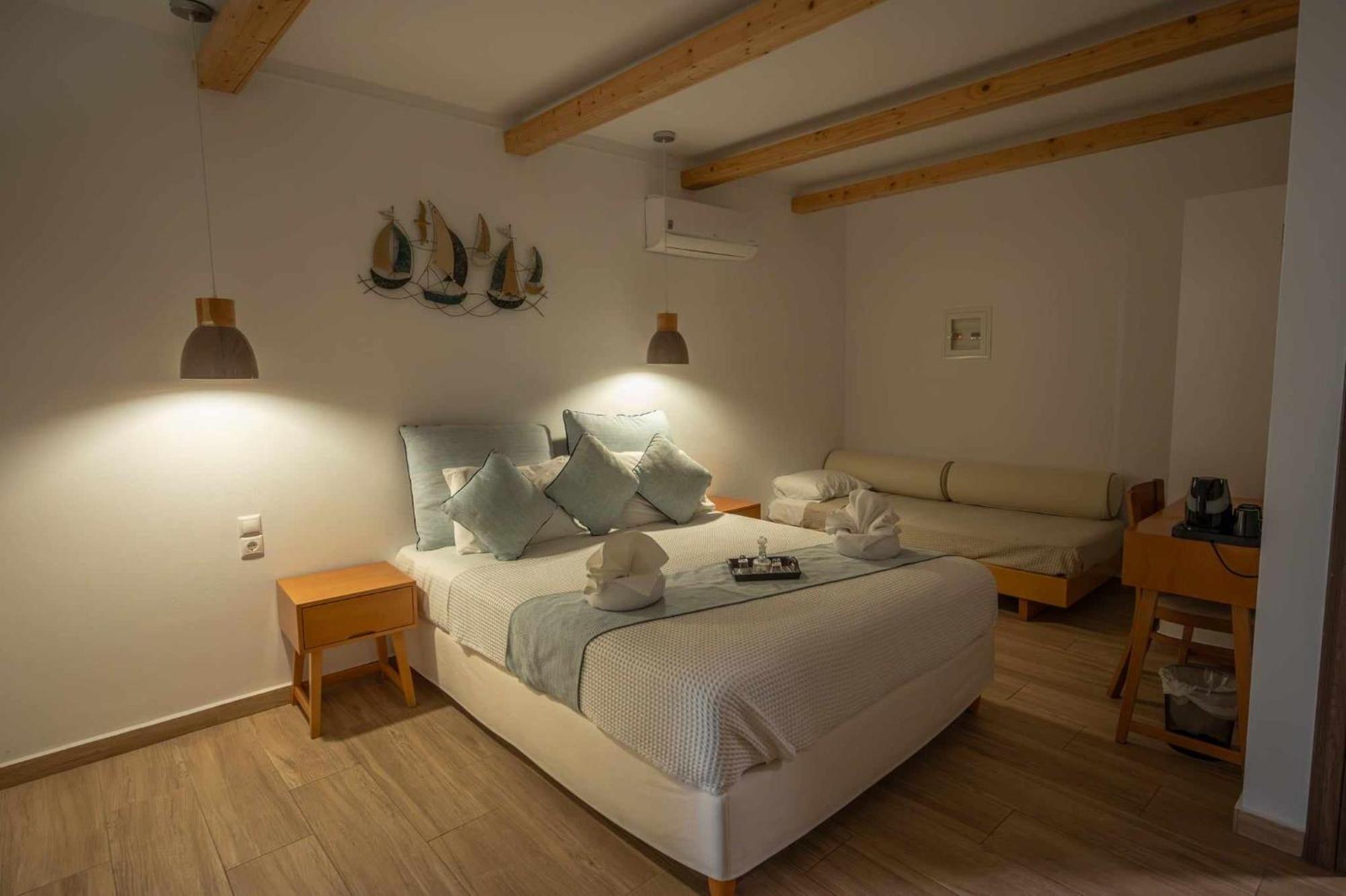 Karidis Hotel Kamári Exteriör bild