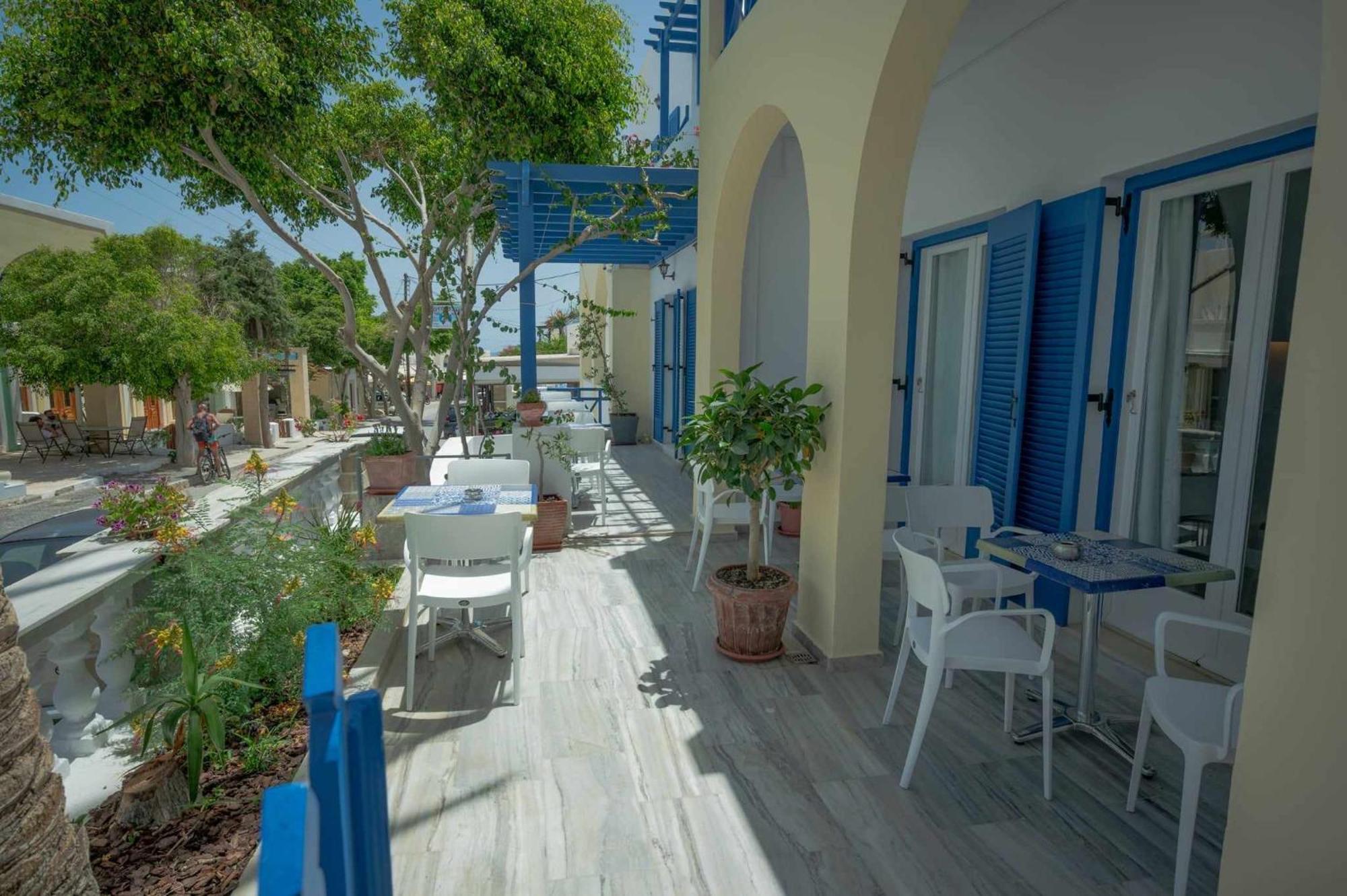 Karidis Hotel Kamári Exteriör bild