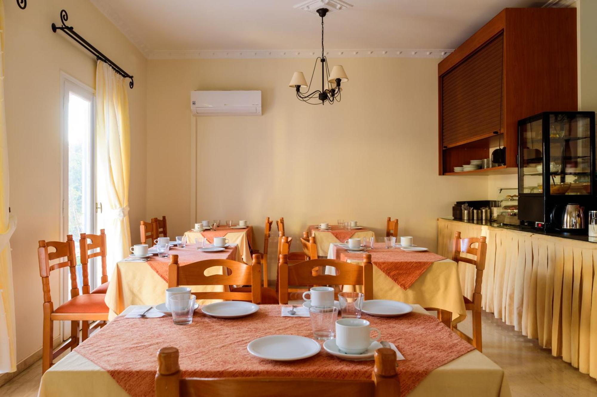 Karidis Hotel Kamári Exteriör bild