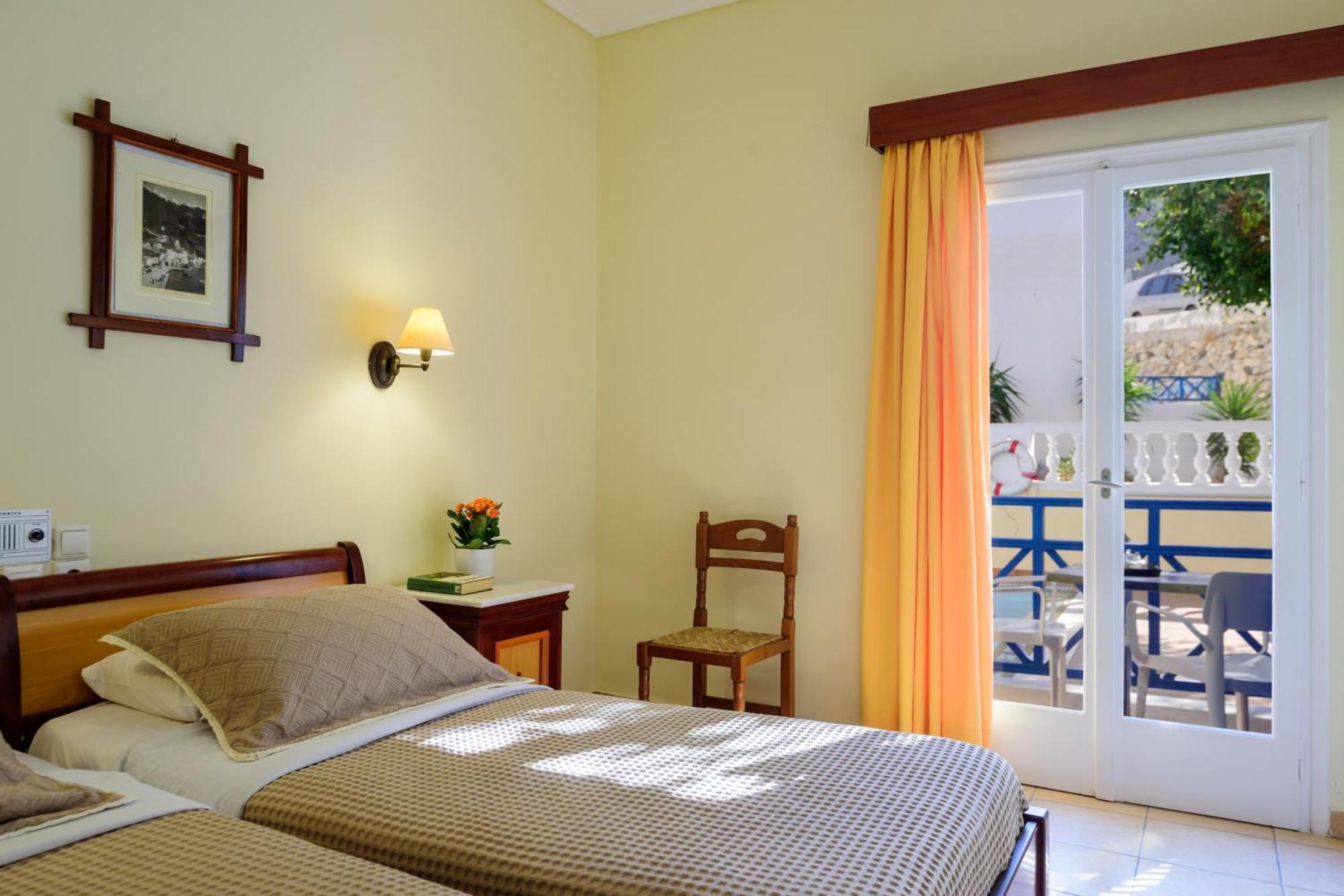 Karidis Hotel Kamári Exteriör bild