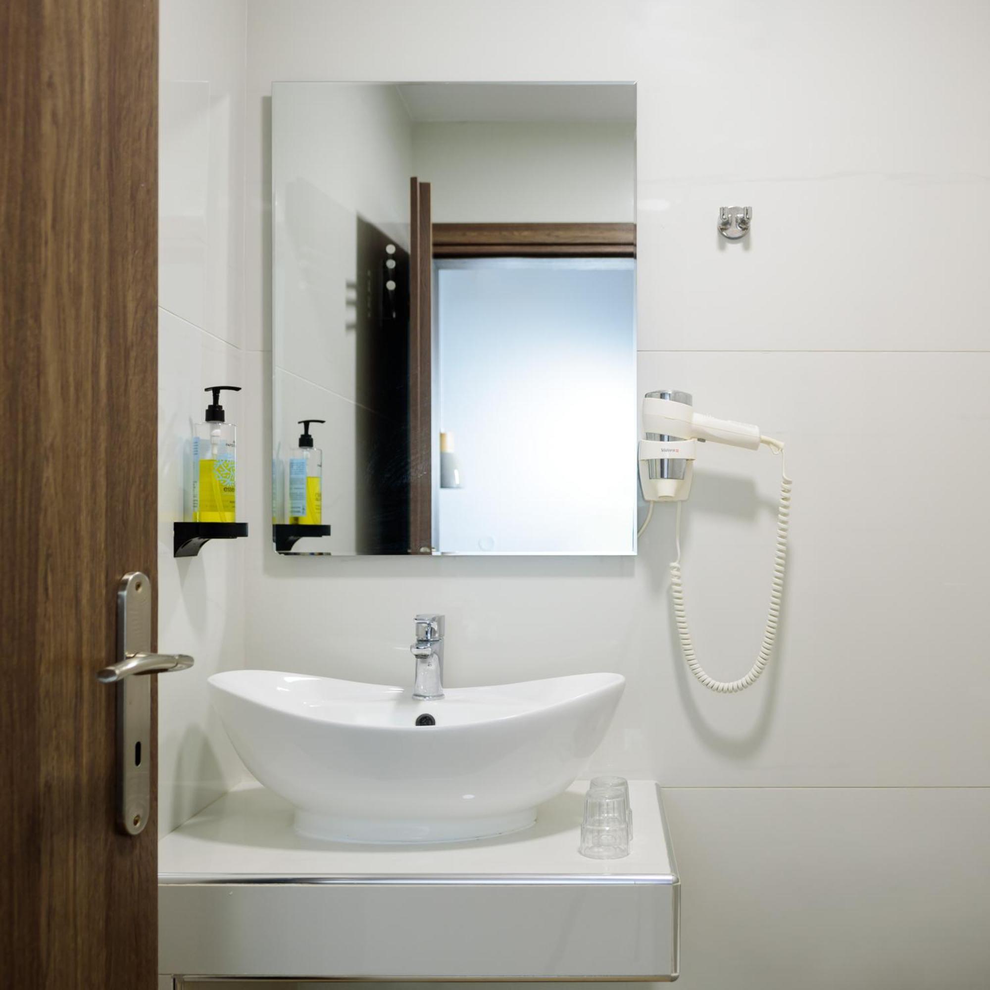 Karidis Hotel Kamári Exteriör bild