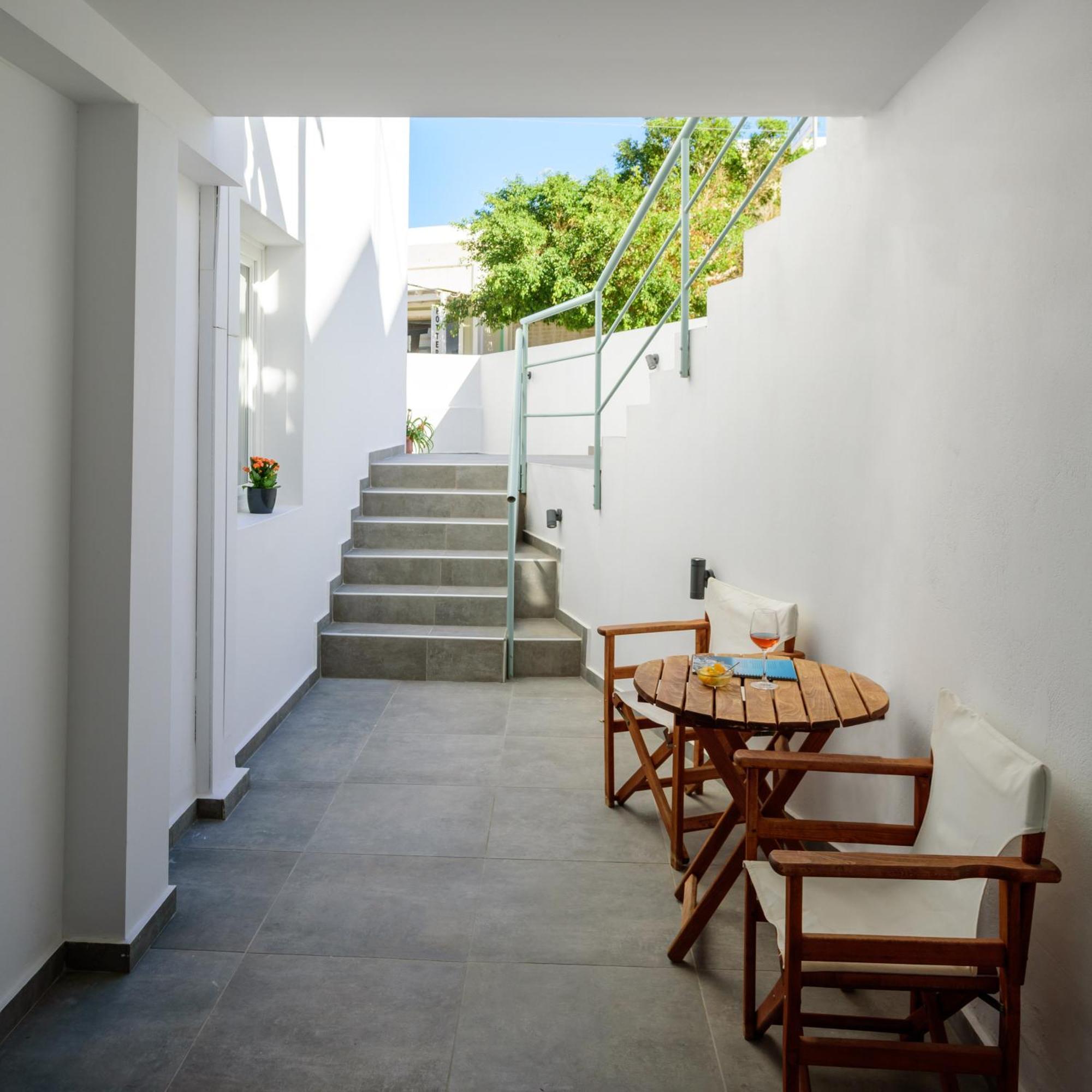 Karidis Hotel Kamári Exteriör bild