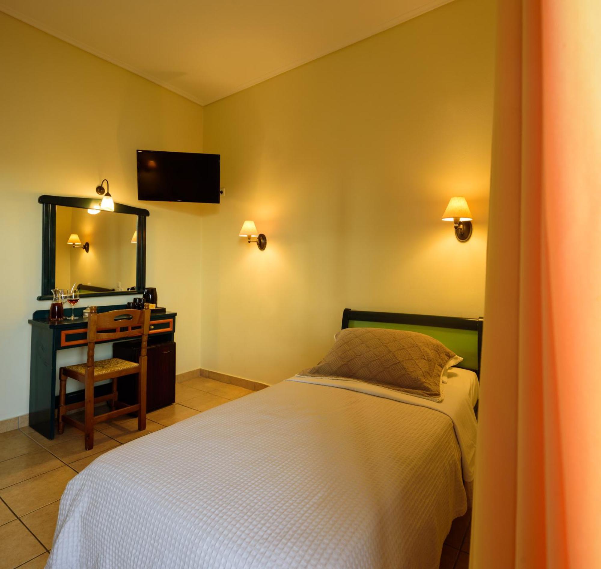 Karidis Hotel Kamári Exteriör bild
