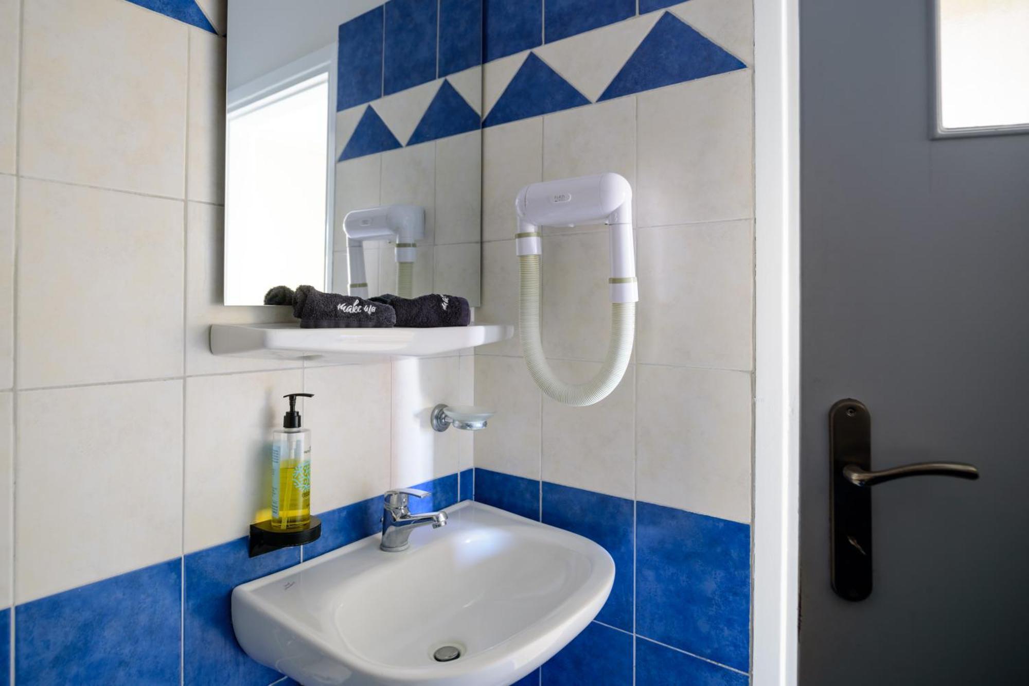 Karidis Hotel Kamári Exteriör bild
